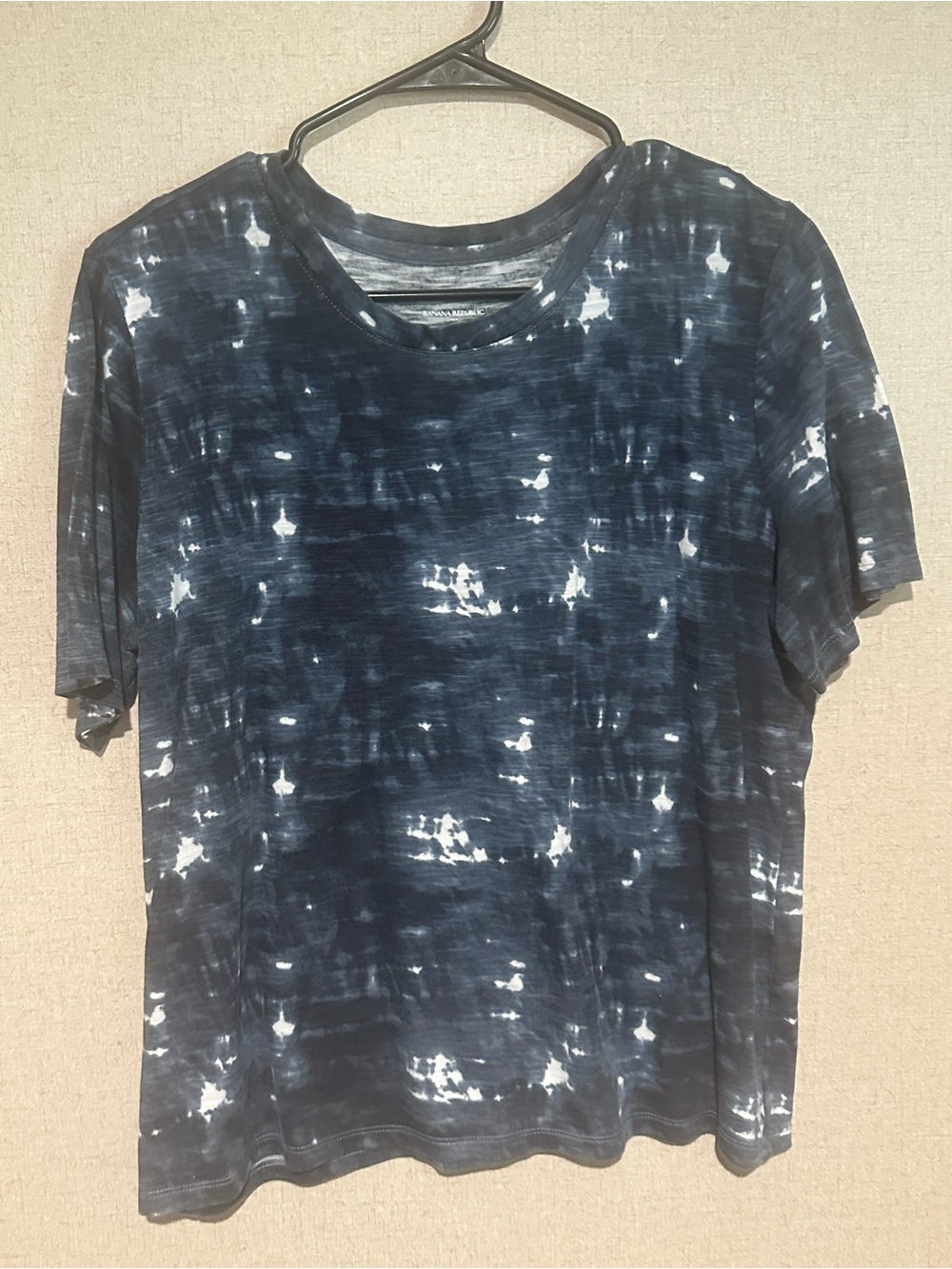 Banana Republic Large Navy and White Tie-Dye Short Sleeve Shirt